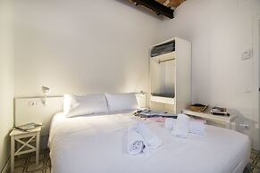 Happy People Gaudi Sant Pau