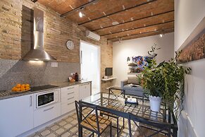 Happy People Gaudi Sant Pau