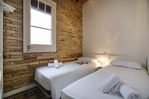 Happy People Gaudi Sant Pau