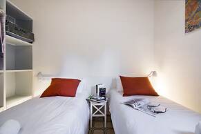 Happy People Gaudi Sant Pau