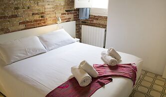 Happy People Gaudi Sant Pau