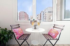 Happy People Gaudi Sant Pau