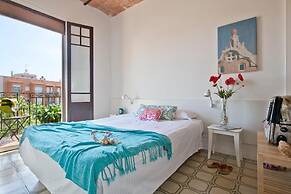 Happy People Gaudi Sant Pau