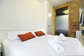 Happy People Gaudi Sant Pau