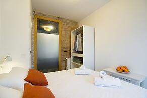 Happy People Gaudi Sant Pau