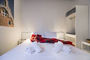 Happy People Gaudi Sant Pau