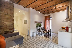 Happy People Gaudi Sant Pau