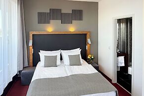 Hotel Aviva