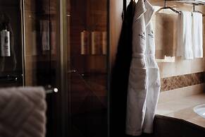 Grand Hotel Vilnius, Curio Collection by Hilton
