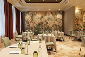 Grand Hotel Vilnius, Curio Collection by Hilton