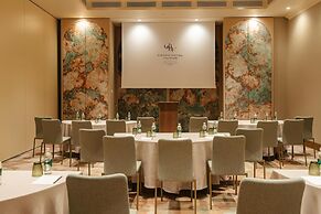 Grand Hotel Vilnius, Curio Collection by Hilton
