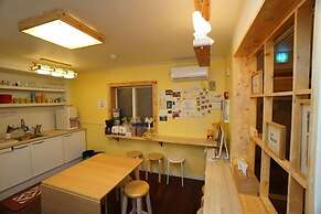 710 Guest house Yellow