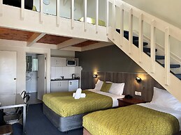 Airport Manor Inn