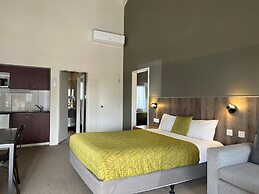 Airport Manor Inn