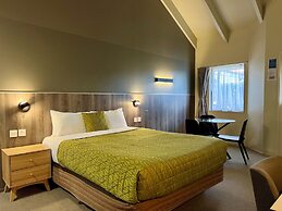 Airport Manor Inn