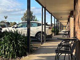 Airport Manor Inn
