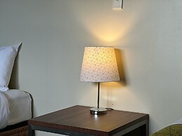 Airport Manor Inn