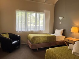 Airport Manor Inn
