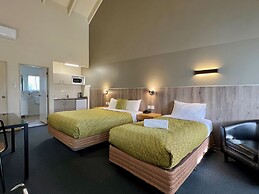 Airport Manor Inn