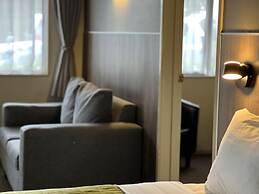 Airport Manor Inn