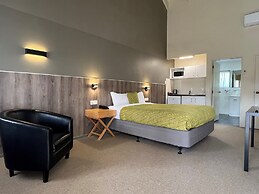 Airport Manor Inn