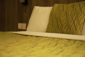 Airport Manor Inn