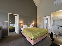 Airport Manor Inn