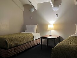 Airport Manor Inn