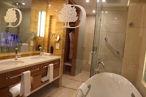 DoubleTree by Hilton Hotel Qinghai - Golmud