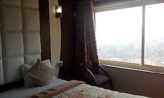 Hotel Ganesha Inn Ganga View