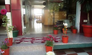 Hotel Ganesha Inn Ganga View