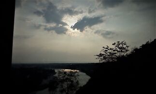 Hotel Ganesha Inn Ganga View