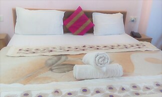 Hotel Ganesha Inn Ganga View