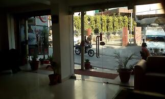 Hotel Ganesha Inn Ganga View