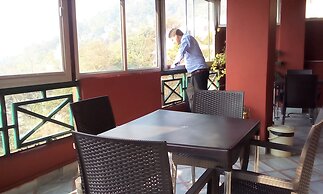 Hotel Ganesha Inn Ganga View