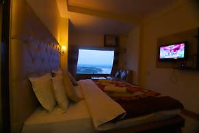 Hotel Ganesha Inn Ganga View