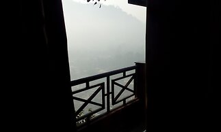 Hotel Ganesha Inn Ganga View