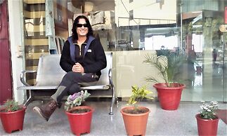 Hotel Ganesha Inn Ganga View