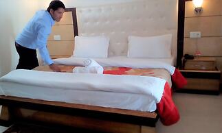 Hotel Ganesha Inn Ganga View