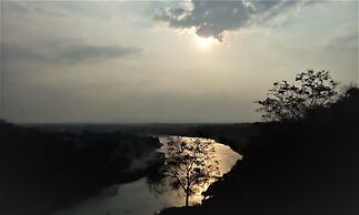 Hotel Ganesha Inn Ganga View