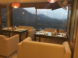 Hotel Ganesha Inn Ganga View