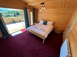 The Three Wheat Heads