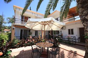 Kostas Apartments & Studios