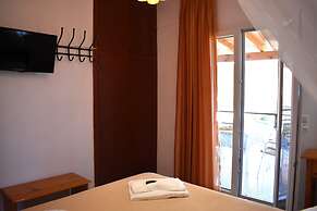 Kostas Apartments & Studios