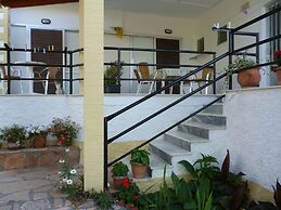 Kostas Apartments & Studios