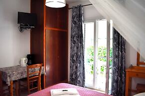 Kostas Apartments & Studios