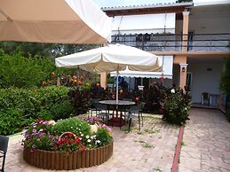 Kostas Apartments & Studios