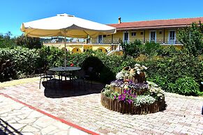 Kostas Apartments & Studios