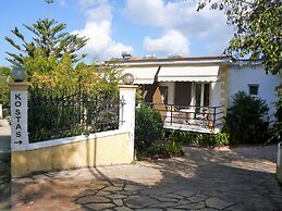 Kostas Apartments & Studios