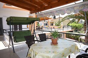 Kostas Apartments & Studios